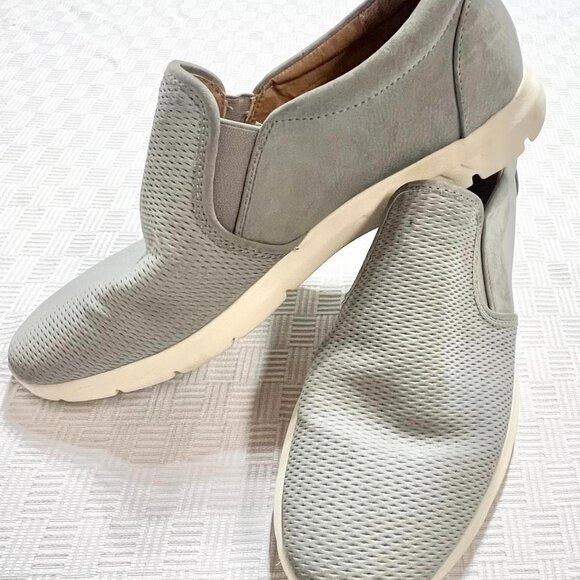 Size  9.5 Woman s SOUL Naturalizer Gray Casual Walking Shoe - Picture 2 of 10